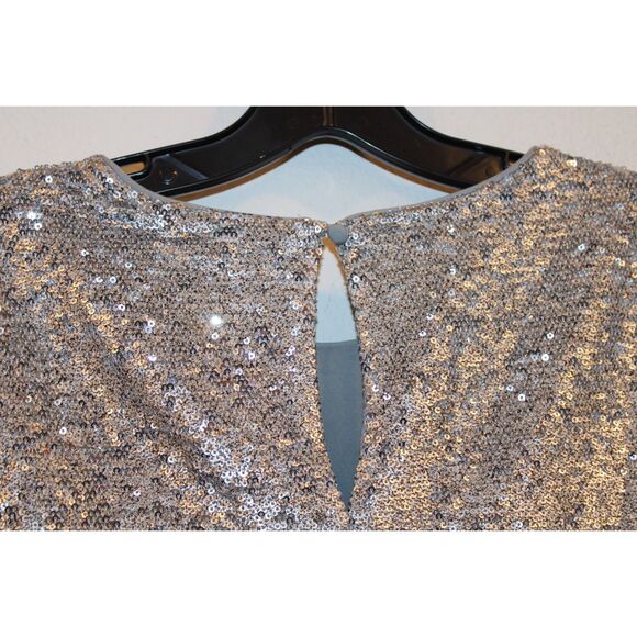 Court and Rowe new silver gray sequin top key hole back size medium - Picture 8 of 10